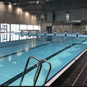 Austr%C3%A5tt%20sv%C3%B8mmehall